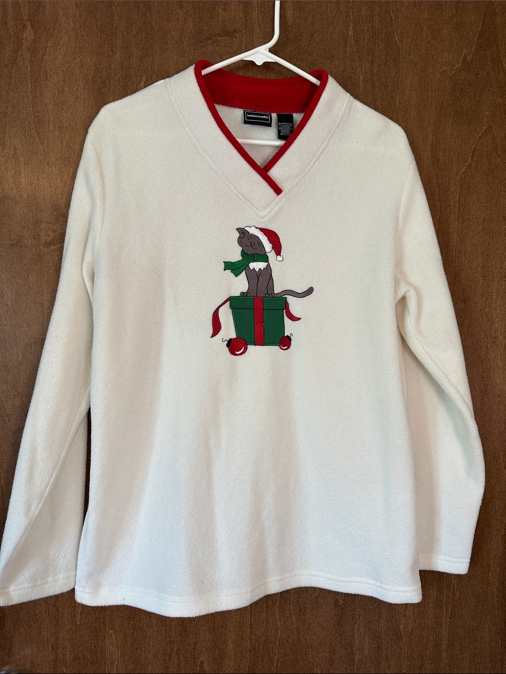 Bobbie Brooks Cream Fleece Pullover with Red Trim & Green Embroidered Gift Cat